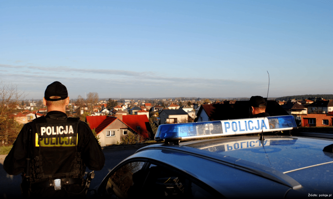 Policja w Szczecinie promuje karierę w służbach mundurowych wśród młodzieży